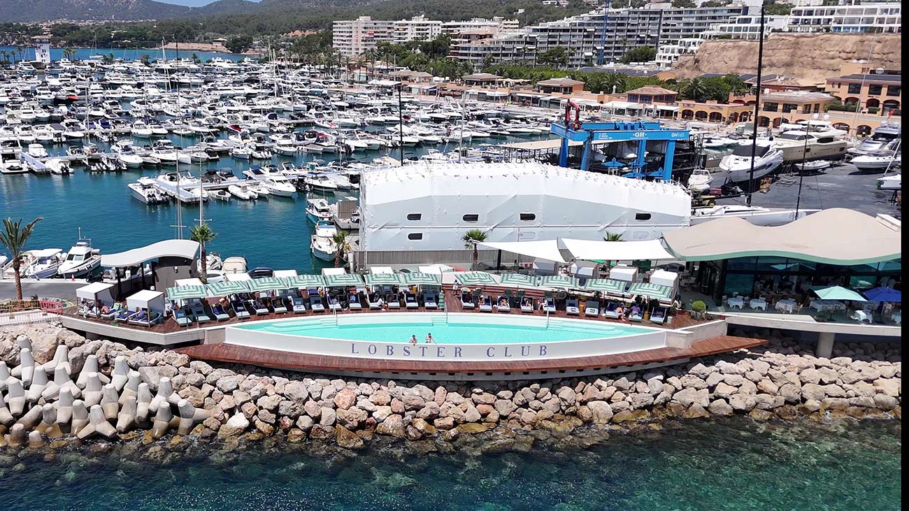 The infinity pool and terrace at Lobster Club, Puerto Portals